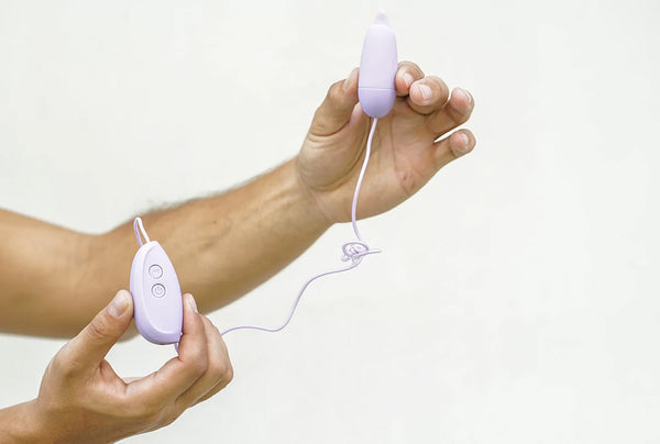 ELLIE 10-Function USB Rechargeable Wired Bullet Vibrator With Flickering Tongue